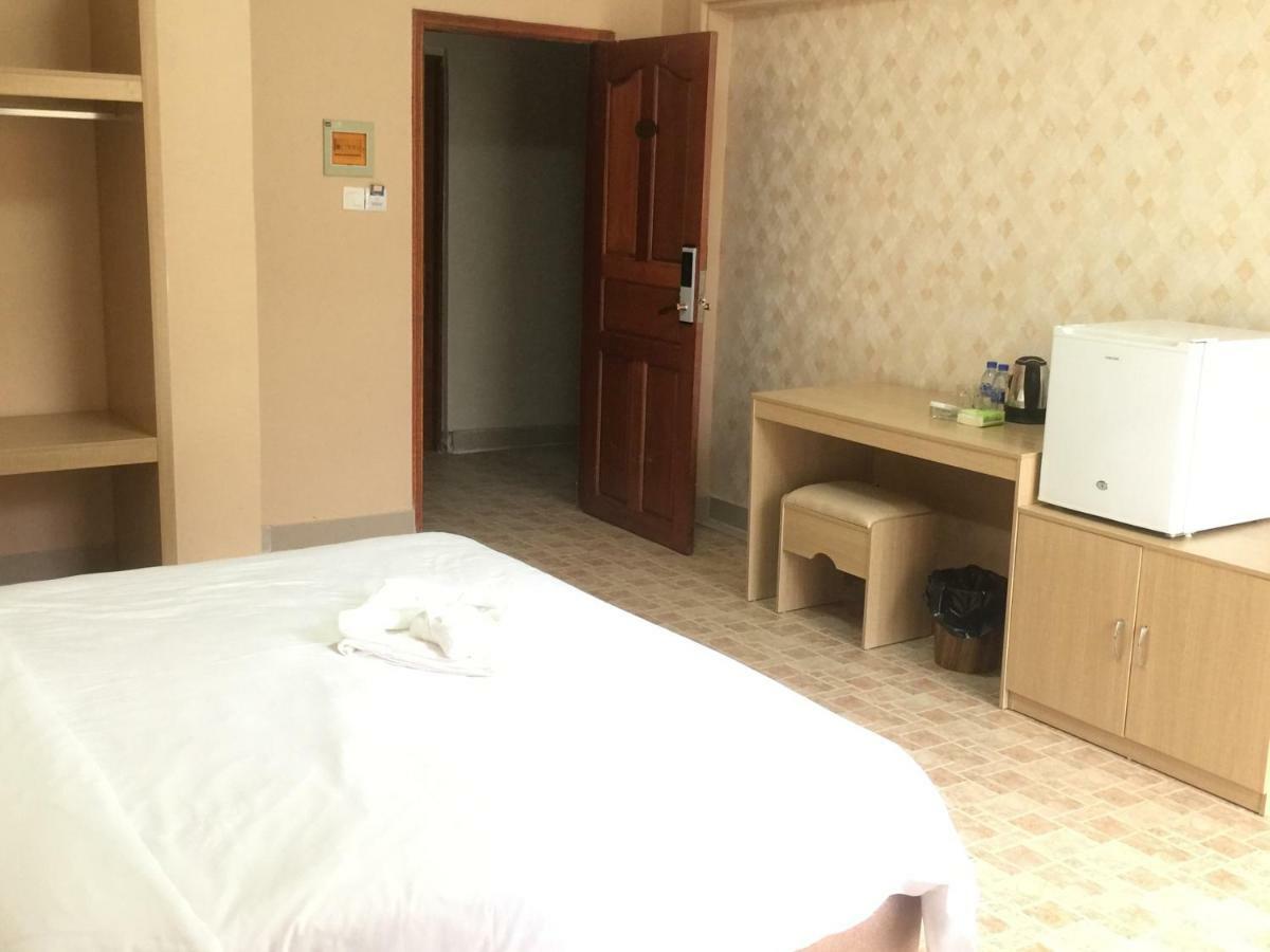 Golden Rooster Hotel Сиханоуквил Екстериор снимка