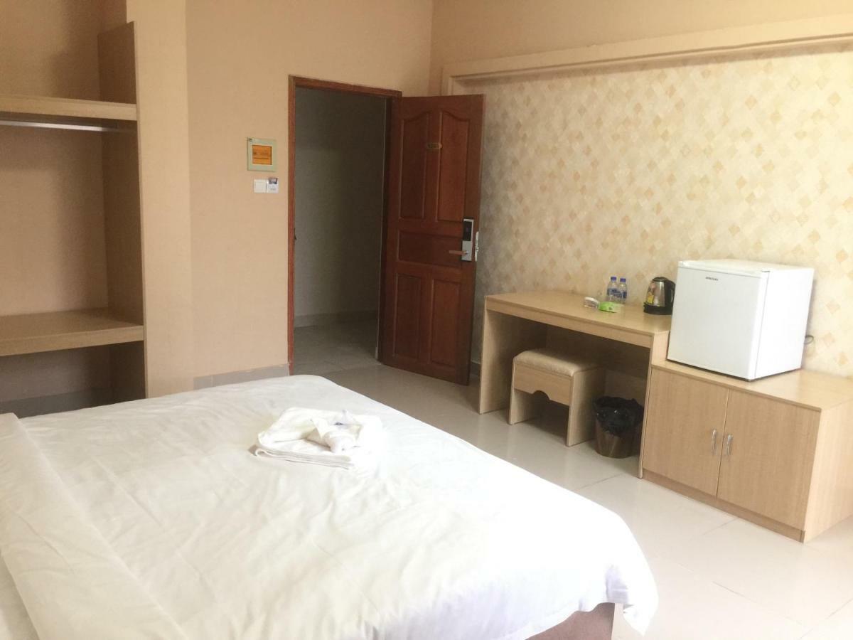 Golden Rooster Hotel Сиханоуквил Екстериор снимка
