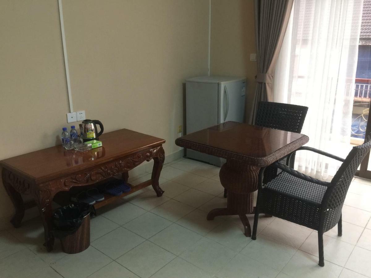 Golden Rooster Hotel Сиханоуквил Екстериор снимка