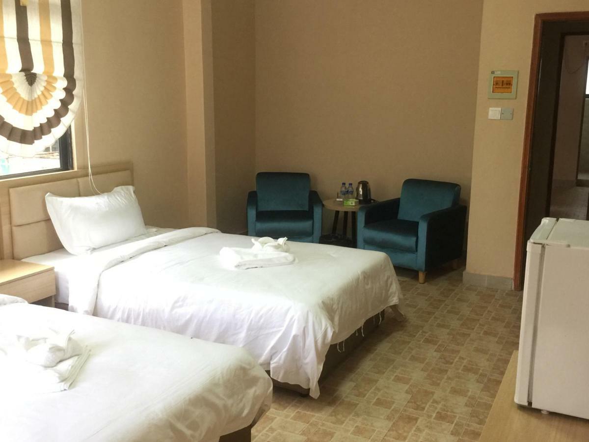 Golden Rooster Hotel Сиханоуквил Екстериор снимка