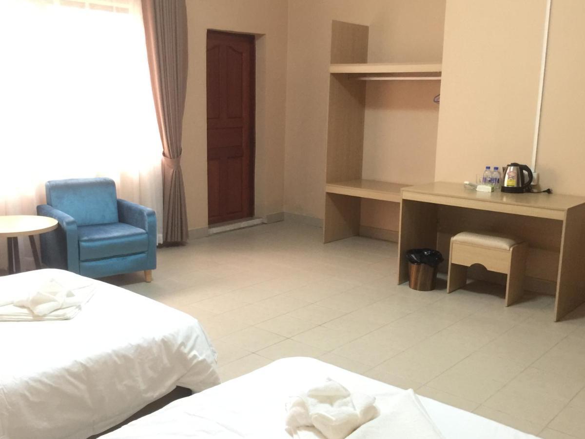 Golden Rooster Hotel Сиханоуквил Екстериор снимка